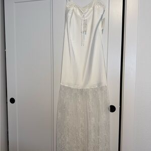 Show Me Your MuMu White Lace Wedding Dress